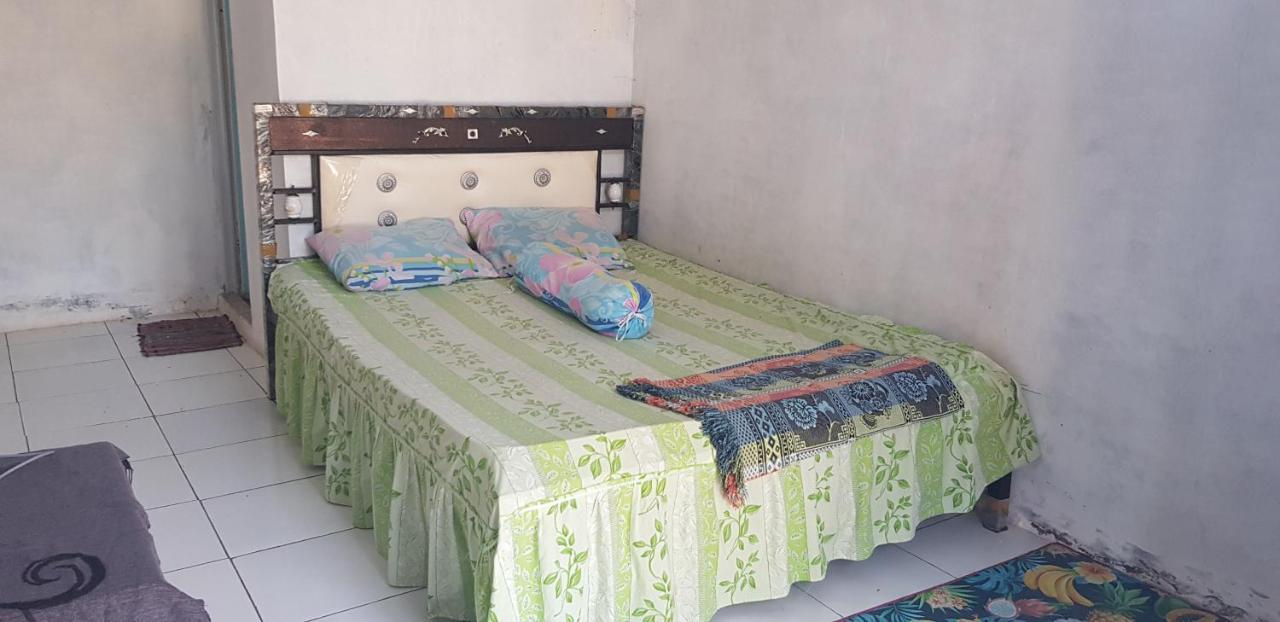 SPOT ON 90018 Villa Zane Reynold Karanghawu Esterno foto