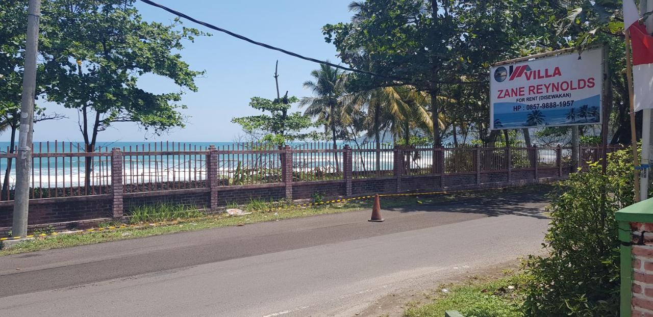 SPOT ON 90018 Villa Zane Reynold Karanghawu Esterno foto
