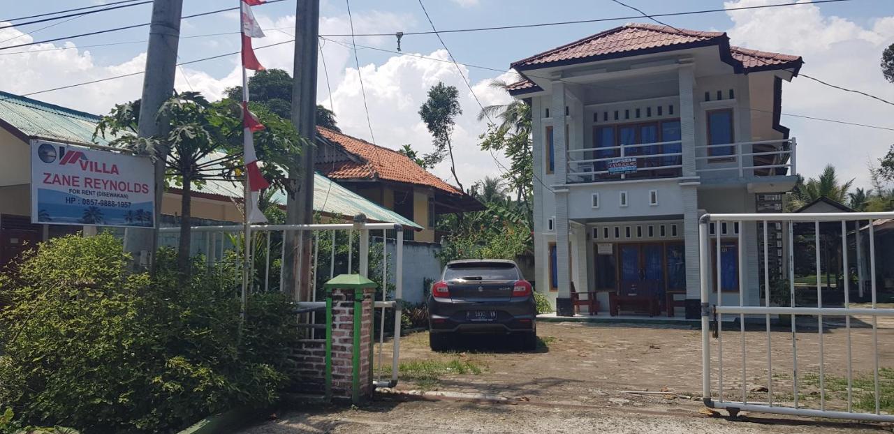 SPOT ON 90018 Villa Zane Reynold Karanghawu Esterno foto