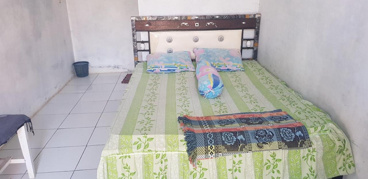 SPOT ON 90018 Villa Zane Reynold Karanghawu Esterno foto